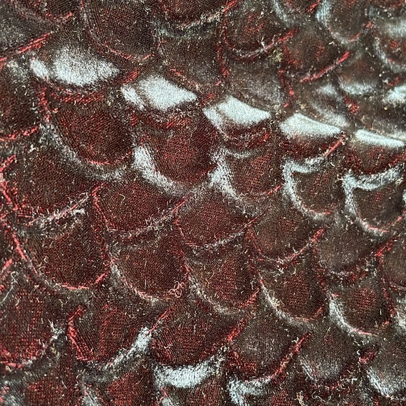 VTG black red velour scale top medium - Picture 5 of 10